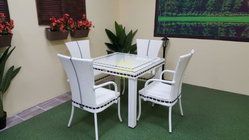 "Aura" 90 + 4 Обеденная группа из искусственного ротанга, кремомый белый