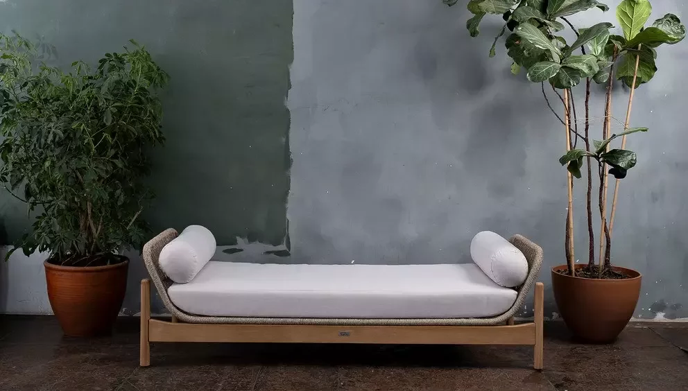 Лежанка из тика TALARA
