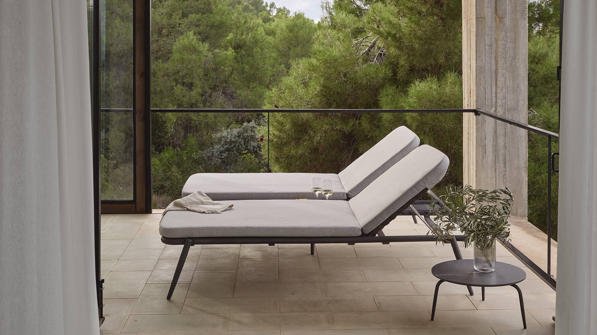 Пляжная мебель Rodona — Skyline Design, набор 2 лежака + столик